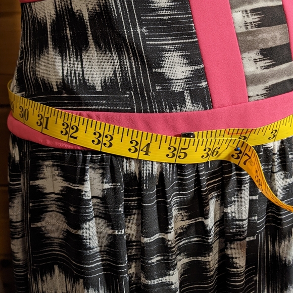 BCBG Formal or Prom Strapless Dress. Black and White with Pink Stripes. Size 8 - Picture 4 of 8